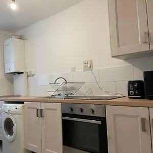 Serviced Near Borough Station Se1 Apartment