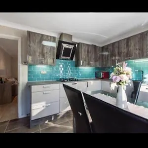 Rainbow Quays Apartment