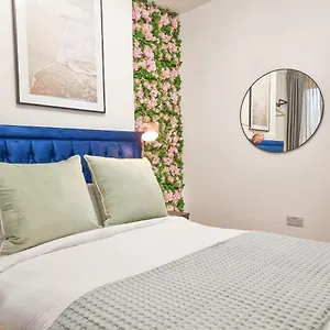 Designer Flat With Parking Near Peckham & Brixton Apartment