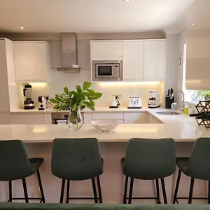 Three Bedroom By Beautiful Park Apartment