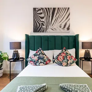 Fashionable Brick Lane Apartament